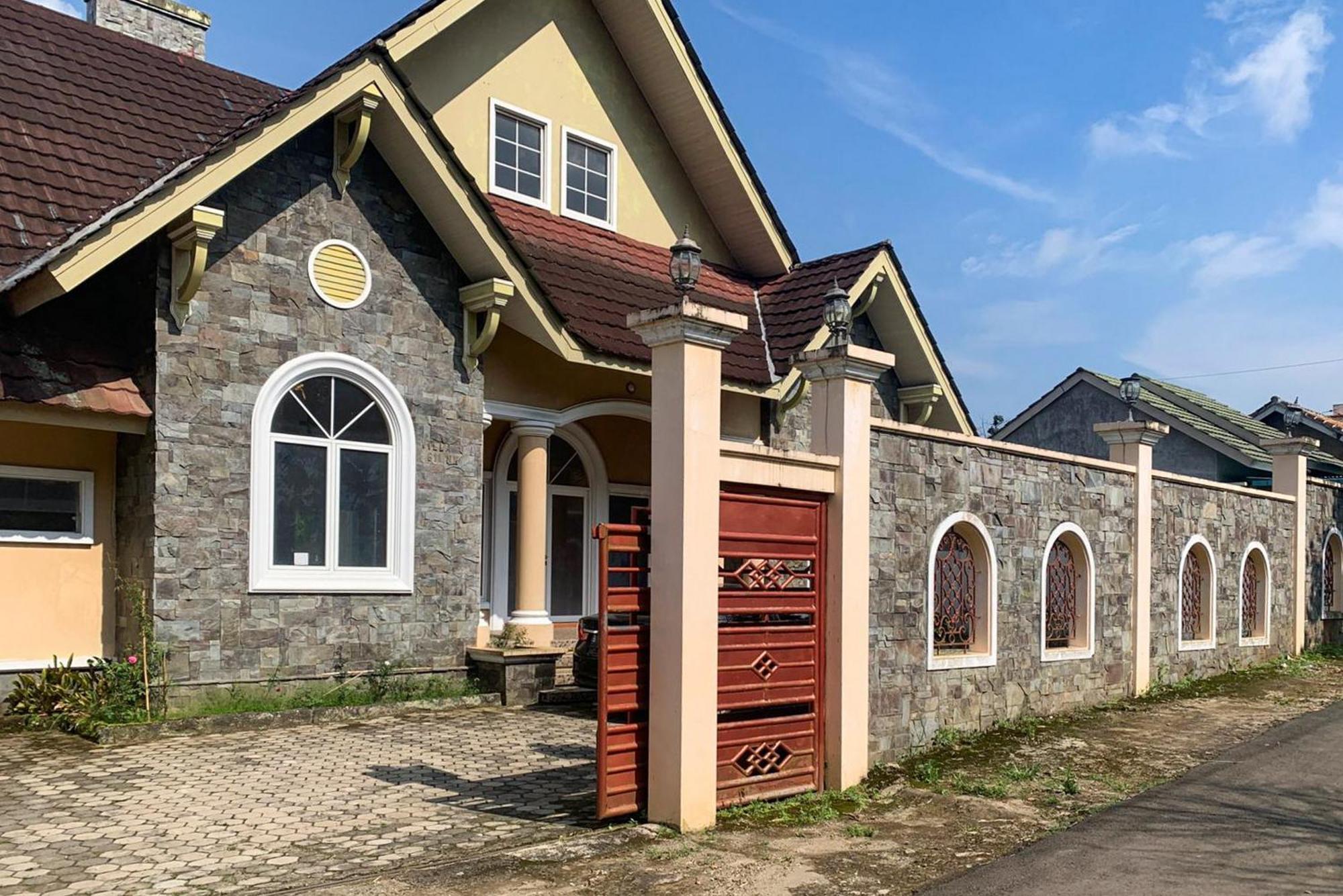 Urbanview Hotel Villa Q Gisting Bandjarnegeri Εξωτερικό φωτογραφία